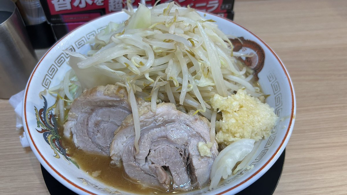 いつものペースでつまんない授業に
ピリオド打ったピンクリップ塗って
自由になることを探しているよ
だけど見つからない

昼休みの楽園 日の当たる屋上 うわさ持ち掛け情報交換
鐘の合図でとぎれる事もあった

皆大人になってく 1人道を歩いて
だけどいつもついてくる
そんな思い出作れたらいいのにな