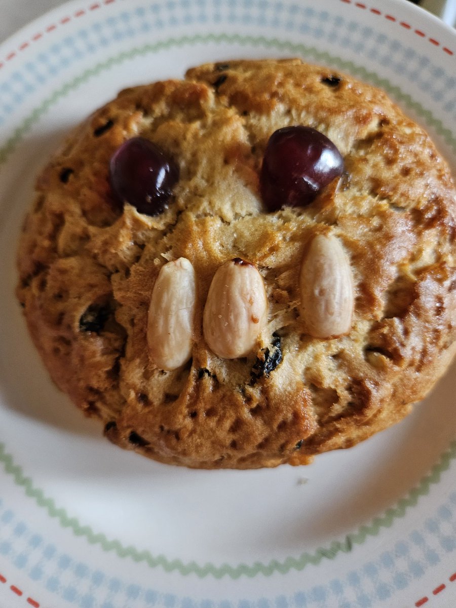 Smamfa75's tweet image. Mum's been to Harrogate! #Bettys #FatRascal