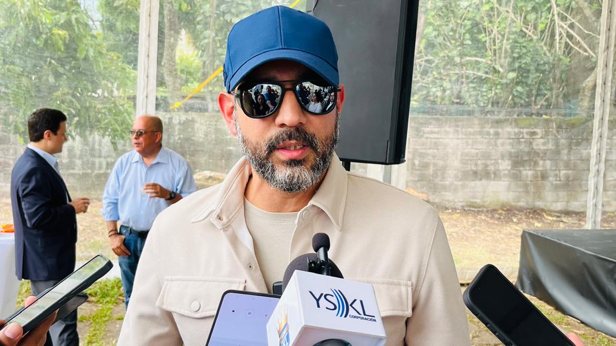 Radio YSKL 📻 💻 📲 (@radioyskl) on Twitter photo El director Ejecutivo de OPAMSS, Luis Rodríguez, afirmó que hoy han superado los 3 mil 400 millones de dólares en inversión privada en poco más de un año y han llegado a 165 mil empleos generados.
Vía <a href="/pachequitoyskl/">Manuel Pacheco , Radio YSKL, El Salvador.</a> El director Ejecutivo de OPAMSS, Luis Rodríguez, afirmó que hoy han superado los 3 mil 400 millones de dólares en inversión privada en poco más de un año y han llegado a 165 mil empleos generados.
Vía <a href="/pachequitoyskl/">Manuel Pacheco , Radio YSKL, El Salvador.</a>
