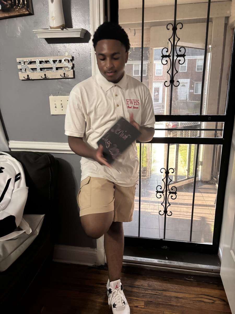 krazy1573550's tweet image. #lastfirstday #senioryear #class2026