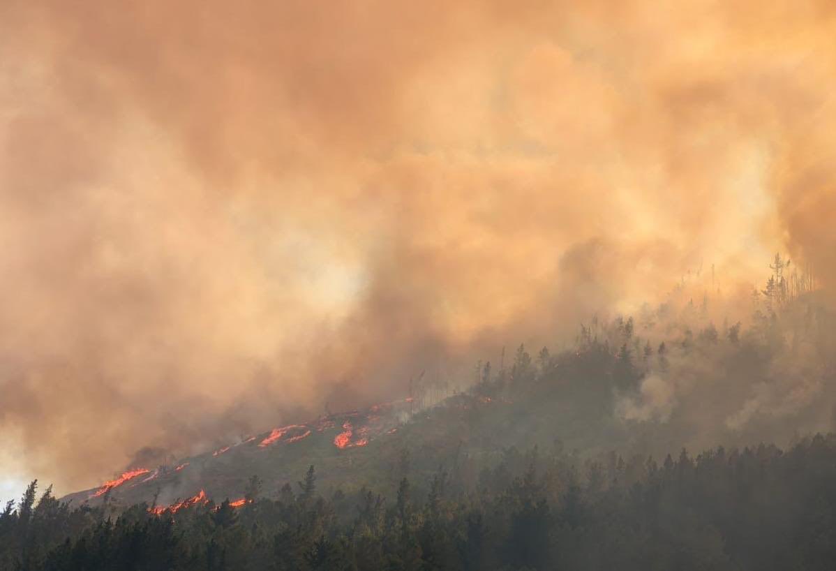 Oscar Puente (@oscar_puente_) on Twitter photo Este incendio en San Cloudio-Quiroga es bastante grande. Está a ambos lados de la vía y nos va a afectar a las instalaciones en la línea Valdeorras-Monforte de Lemos. Este incendio en San Cloudio-Quiroga es bastante grande. Está a ambos lados de la vía y nos va a afectar a las instalaciones en la línea Valdeorras-Monforte de Lemos.