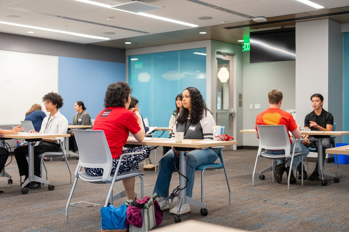 devmissionorg's tweet image. Our summer cohort had the opportunity to practice their mock interview skills at @WellsFargo!
A huge thank you to Denise Miles for welcoming our students and helping them build confidence for their future careers.
#DevMission #MockInterview #CareerReadiness #BayAreaTech