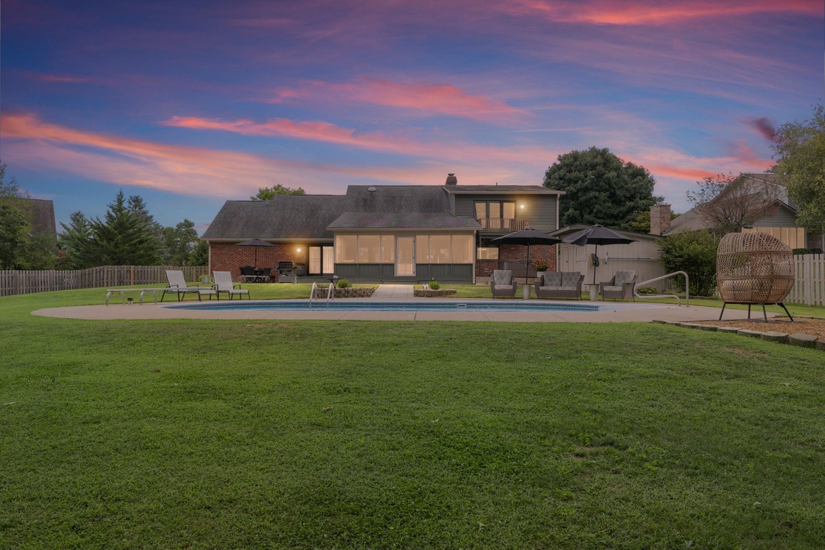 indianaskypics's tweet image. Discover the charm of having you listing under Virtual Twilight setting - When the sun won’t wait, we create the magic: We offer this feature that turns any listing into golden hour perfection. 🌇✨ #VirtualTwilightinIndiana #MoodSetter #IndianaSkyPics