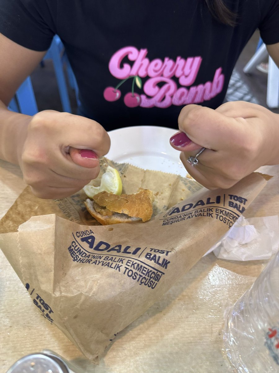 sevgilimin doymaya karar verdiği anlardan albüm oluşturuyorum o da bunu bana random nah çekmek için fırsata dönüştürüyo bizim ilişki standartlarımızı hayal bile edemezsiniz ezik piçler