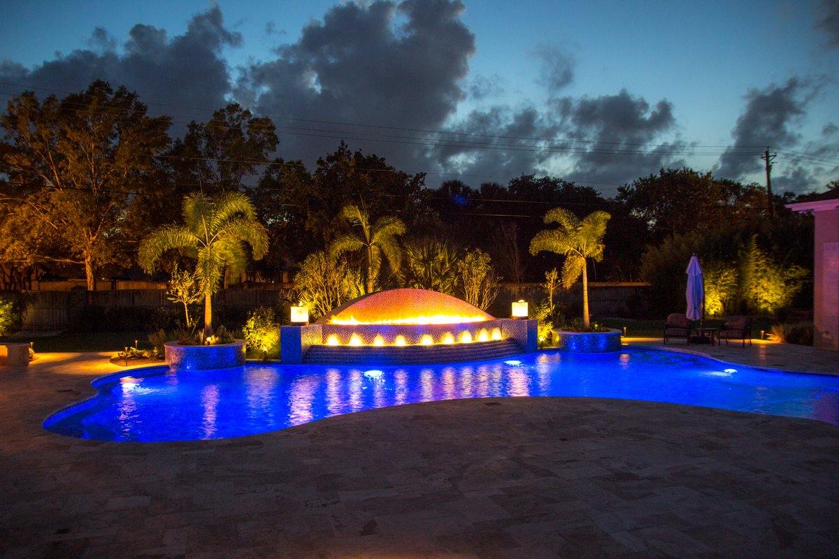 PlatinumPools's tweet image. Dreaming of peaceful evenings by the pool… 🌠 There’s nothing quite like the sound of water and the warmth of the summer air.
#HoustonPools #BackyardOasis #SummerVibes #PoolDays #HTXSummer