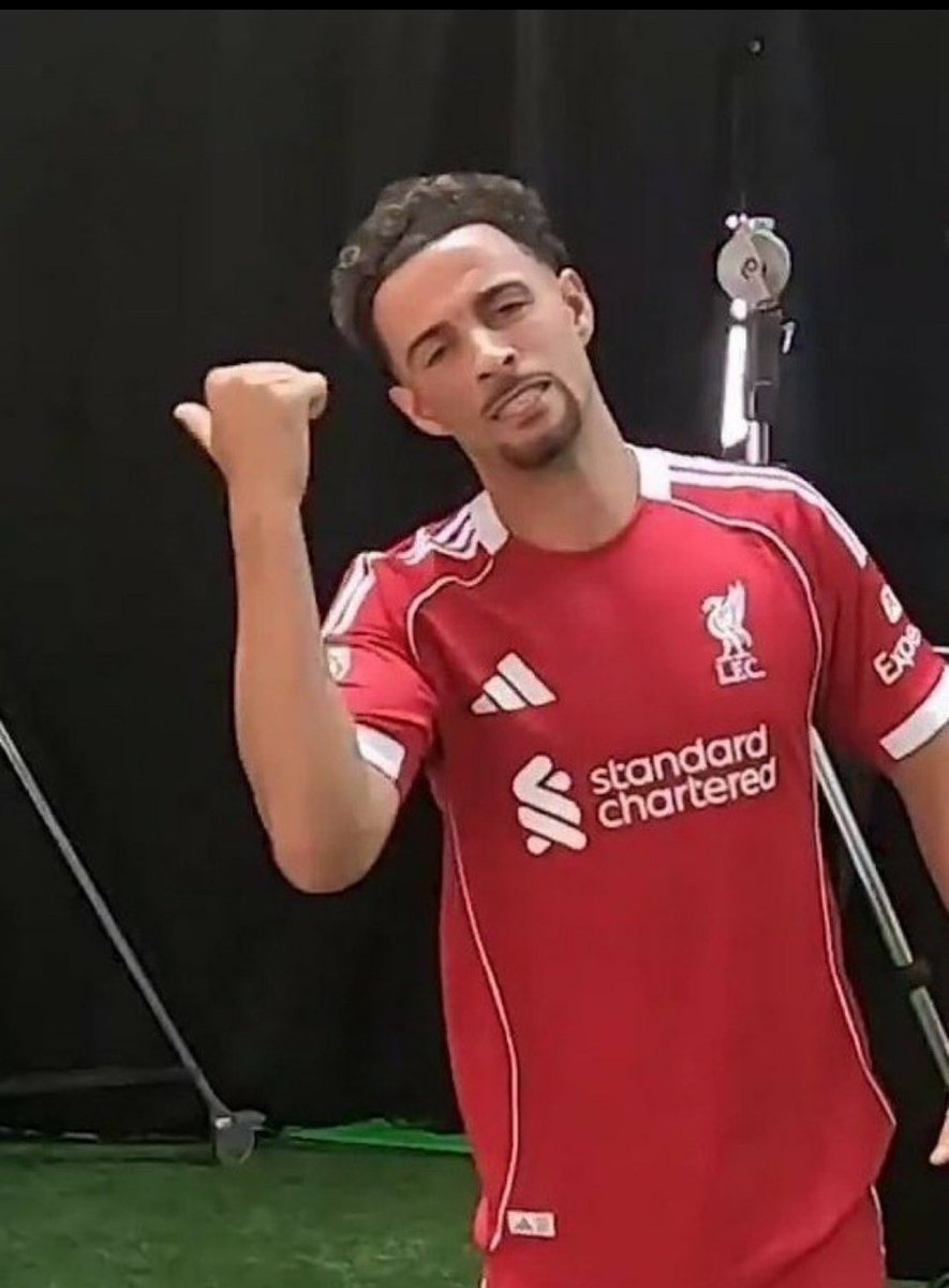 تخيلوا يسجل و يحتفل كذا 
والله افتاري لنهاية الموسم