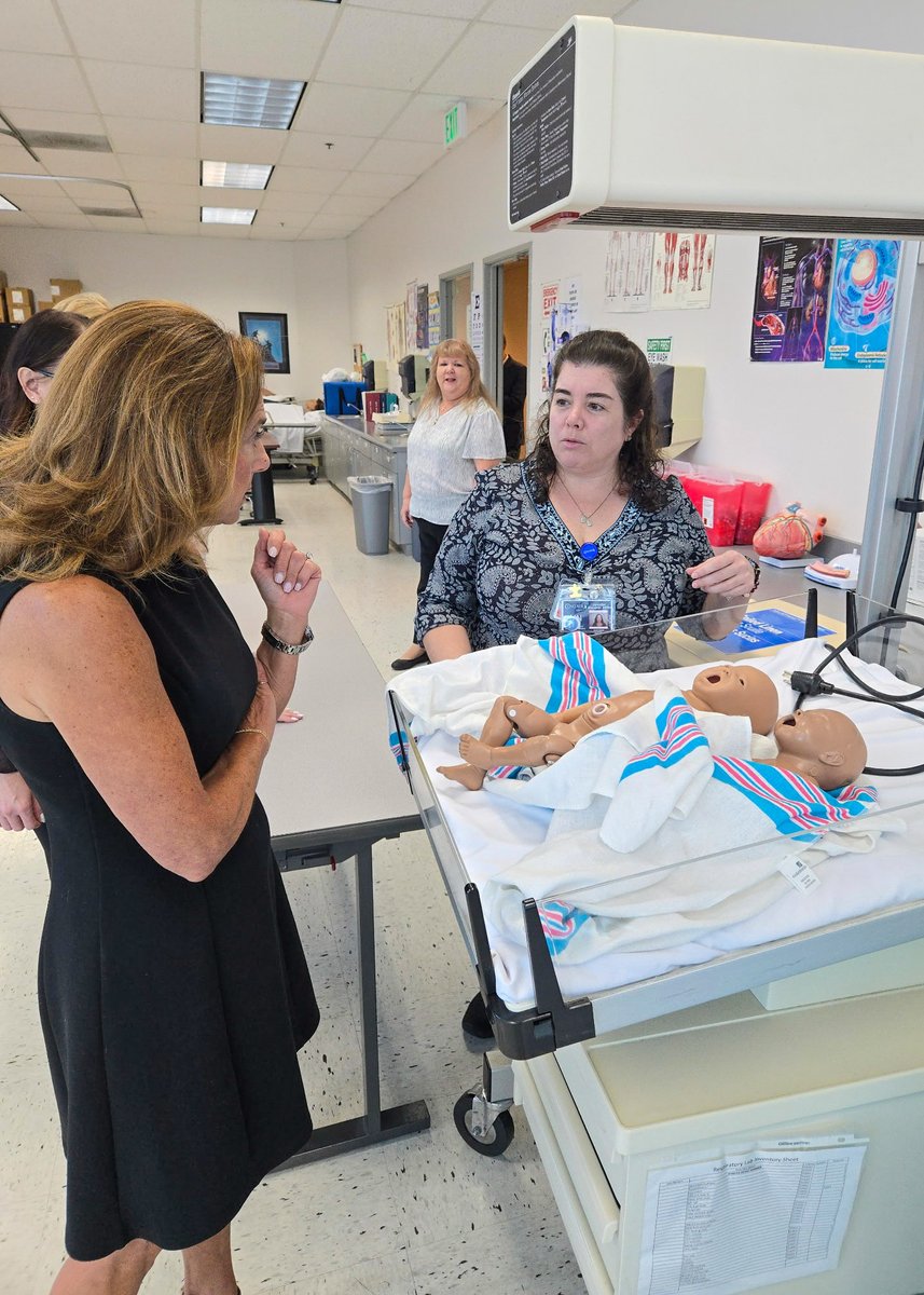 We had the pleasure of hosting U.S. Rep. Lisa McClain, Chairwoman of the House Republican Conference, at our Garden Grove campus. She met with campus leadership, faculty and staff, and visited with students to learn how Concorde is preparing tomorrow’s healthcare workforce.