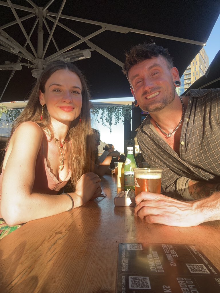 Violetta Zironi 🚀 (@zironivioletta) on Twitter photo Omg I met <a href="/JakeAndrewArt/">Jake Andrew</a> in London 🧡
This guy…. If I were a boy and a painter I would probably be him.
Massive shouts to <a href="/Jd1Sears/">John Sears</a> for introducing us. ✨ Omg I met <a href="/JakeAndrewArt/">Jake Andrew</a> in London 🧡
This guy…. If I were a boy and a painter I would probably be him.
Massive shouts to <a href="/Jd1Sears/">John Sears</a> for introducing us. ✨