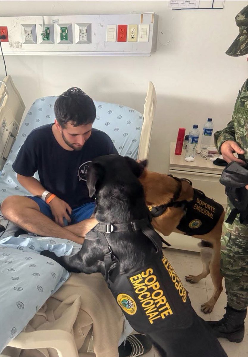 HOMILCOL's tweet image. #SomosHOMIL Como parte del proceso de humanización, el Hospital Militar Central, promueve el protocolo de visitas asistidas con caninos, liderada por la Fuerza Peluda del HOMIL lo que garantiza una mejor recuperación de los pacientes hospitalizados.