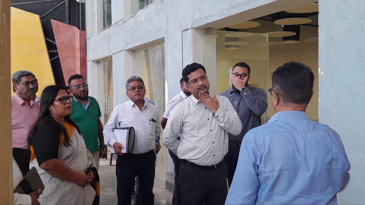 साथ ही प्रमुख सचिव महोदय द्वारा निर्माणाधीन शहीद वीर नारायण सिंह आदिवासी स्वतंत्रता संग्राम सेनानी संग्रहालय की सभी 16 गैलरियों  का भी निरीक्षण किया गया एवं आवश्यक दिशा-निर्देश दिए गए ..