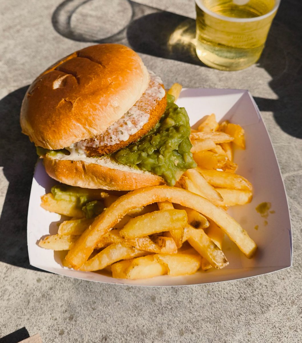 Fish, mushy peas and tartare sauce on a bun with skin on fries at Chester FC (<a href="/ChesterFC/">Chester FC</a>) 

💷 £7
