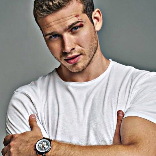 RenegadeSculs's tweet image. “Man is a 𝒘𝒐𝒍𝒇 to man.”
🐺🩸🌕
Hector Grey | Bloodmoon Pack
Vamp-wolf hybrid • vampire • demon • devil
Vessel (Multi-fc)
ALPHA/beta/omega verse
Wolf shifter
Sub/vers-bottom
Gay as fuck
Au. Mv&amp;amp;Ms
Super flirty &amp;amp; loyal
Romantic
OC &amp;amp; #RP storylines 

Penned by #hallowedmoon