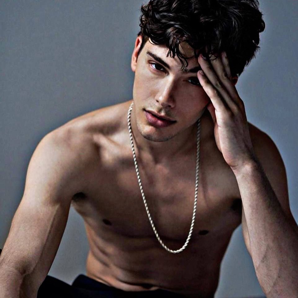 RenegadeSculs's tweet image. “Man is a 𝒘𝒐𝒍𝒇 to man.”
🐺🩸🌕
Hector Grey | Bloodmoon Pack
Vamp-wolf hybrid • vampire • demon • devil
Vessel (Multi-fc)
ALPHA/beta/omega verse
Wolf shifter
Sub/vers-bottom
Gay as fuck
Au. Mv&amp;amp;Ms
Super flirty &amp;amp; loyal
Romantic
OC &amp;amp; #RP storylines 

Penned by #hallowedmoon