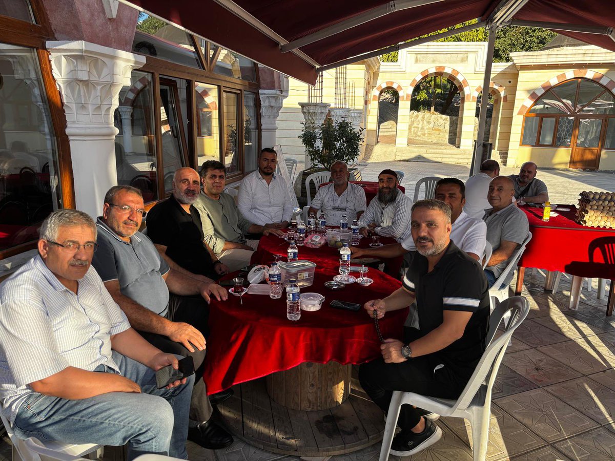 Yavuz selim mahallesi sakinlerimizle  Ahmet ziyaüddin  gümüşhanevi camiinde bir araya gelerek hasbihal ettik.