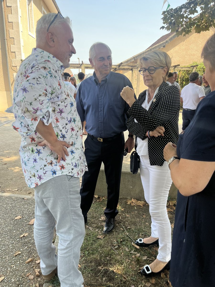 Que serait un été sans les fêtes de nos communes ? Ce week end, c’était au tour des comités d’Uzein et d’Arbus d’organiser ces moments de convivialité. J’y suis allée faire un tour aux côtés, respectivement, des maires Eric Castet et  Didier Larrieu. Aussi l’occasion d’échanger.