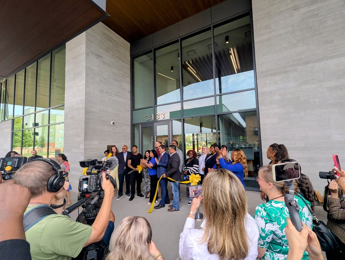 LaceyHullTx's tweet image. On Friday my office attended the ribbon cutting for the Hay Center. The Hay Center serves as a transition center for young adults aging out of foster care, and includes 50 apartments, a gym, library, and onsite services.  Wonderful to see such tremendous support for the center's…