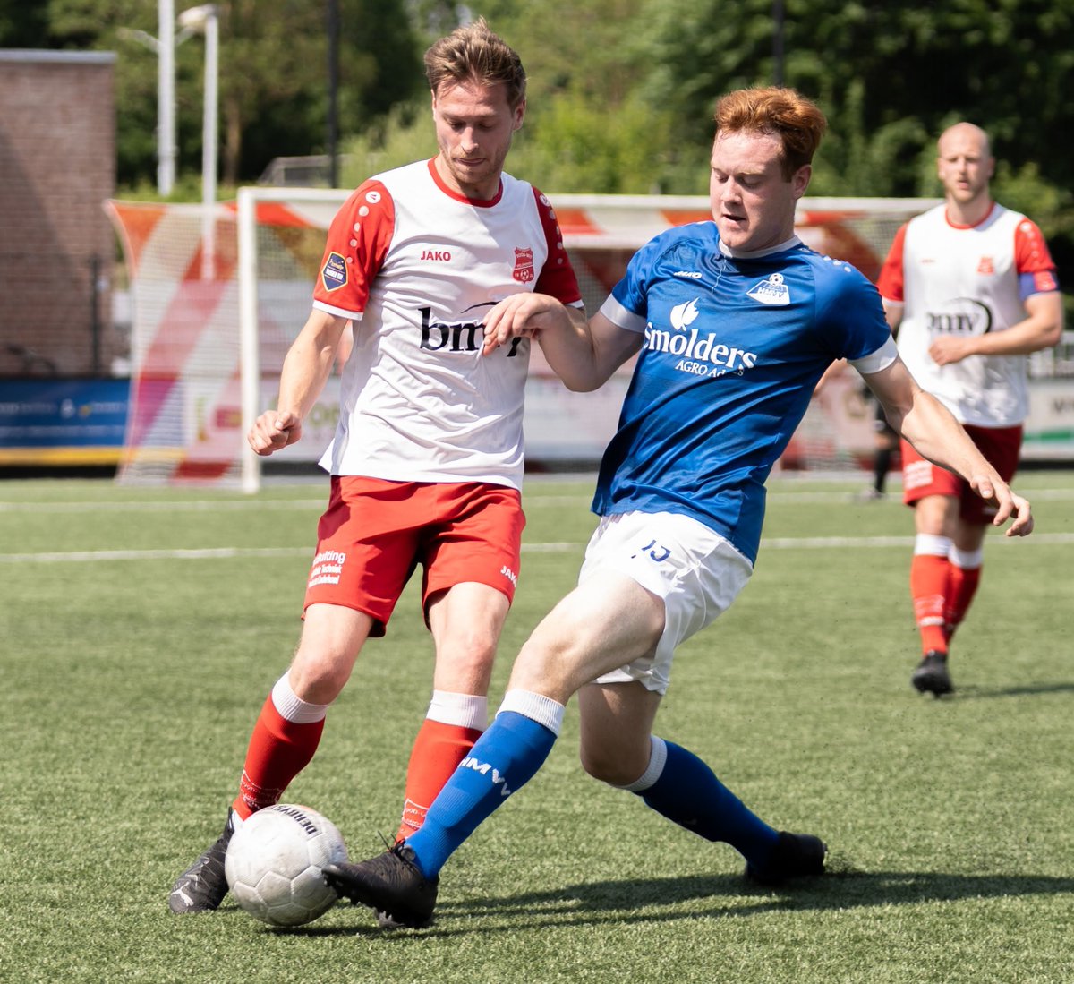 Verdediger Krijn Feskens (29) is gestopt bij Rood-Wit V om meer tijd aan andere interesses te kunnen besteden. Hij speelde sinds vorige zomer bij Rood-Wit en behaalde daarmee afgelopen seizoen het kampioenschap in de vierde klasse. Feskens kwam eerder voor RPC en Tivoli uit.