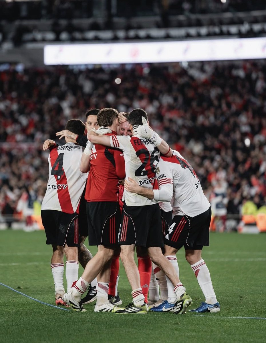 Hoy juega River, todo lo demás es gilada. 🐔
