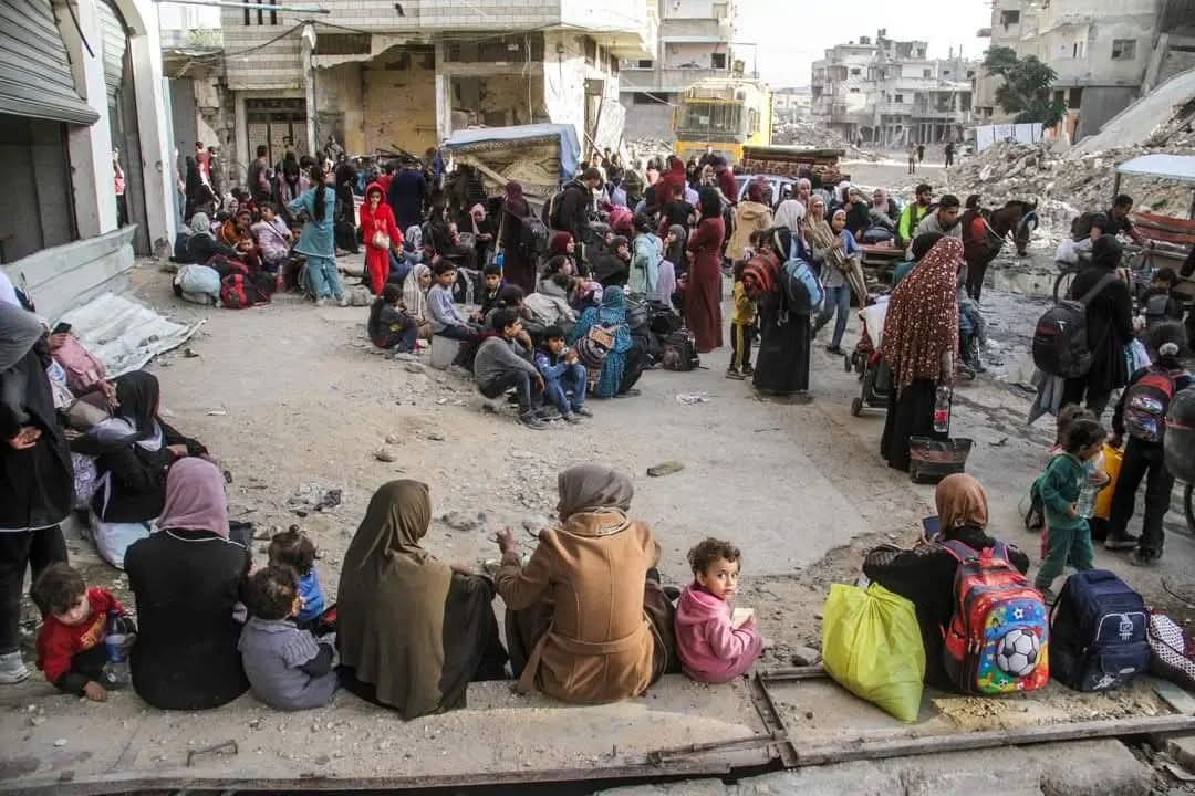 الناس في الشوارع بدون اكل ولا شرب..