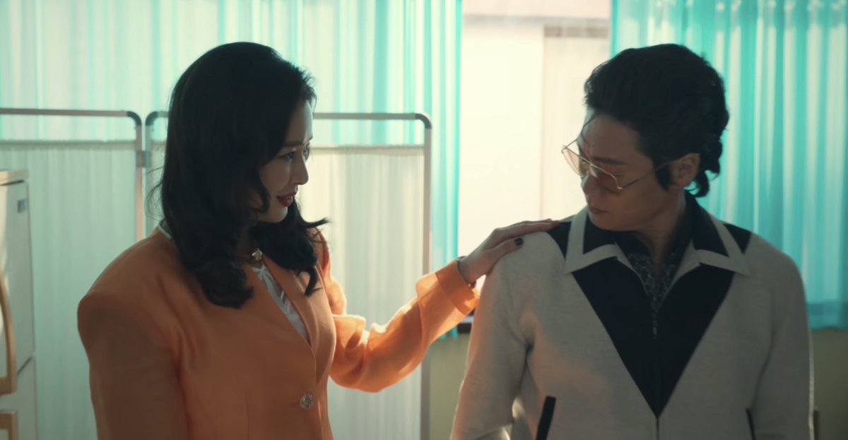 이하늬 키 2미터 좀 안되는데 힐까지 신어서 
남녀불문 제일 길쭉한거 여자폼미침