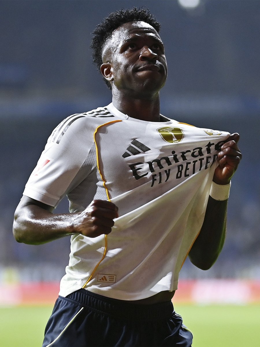 ⁴K  VINI 🤍✨📸                                                                         #Wallpapers                                                            #RealOviedoRealmadrid                                                                  #FC26