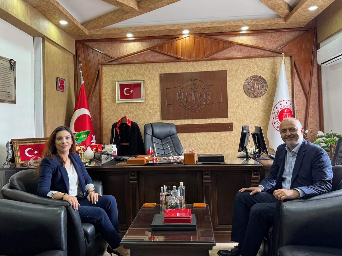 Düziçi Cumhuriyet Başsavcımız Sayın Çağla Uğur Şahin’i makamında ziyaret ettik.
Nazik ev sahipliği ve hoş sohbeti için kendilerine teşekkür ediyorum.

İlçelerimiz arası birlik, dayanışma ve güzel işbirliklerinin daim olmasını diliyorum. 🌸🙏