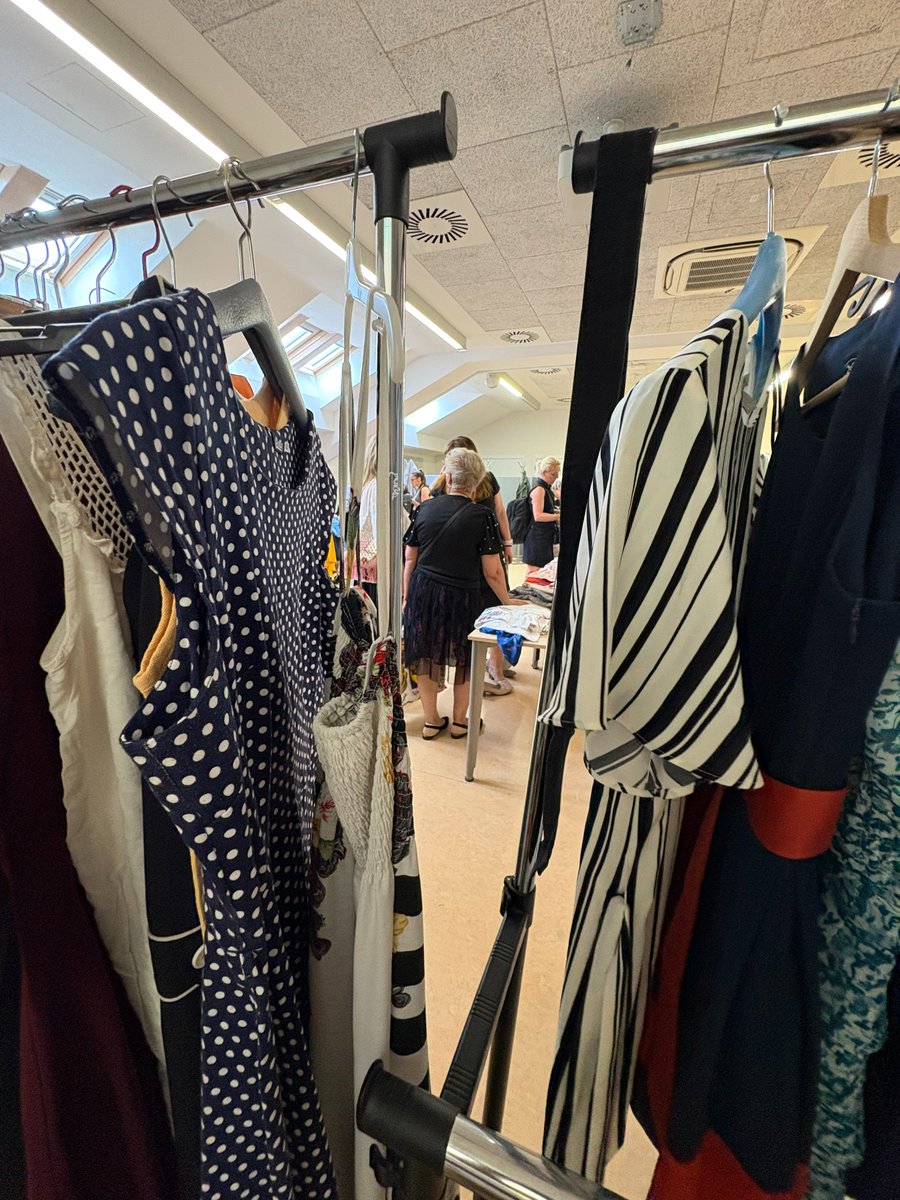 ✨Děkujeme všem, kteří navštívili 🩱swap letního oblečení v KJM.  Kousky, které nenašly nové majitele, poputují do charitativního obchůdku ADRY 🧡

A my se na vás opět budeme těšit na 🍁🧥podzimním swapu v KJM.