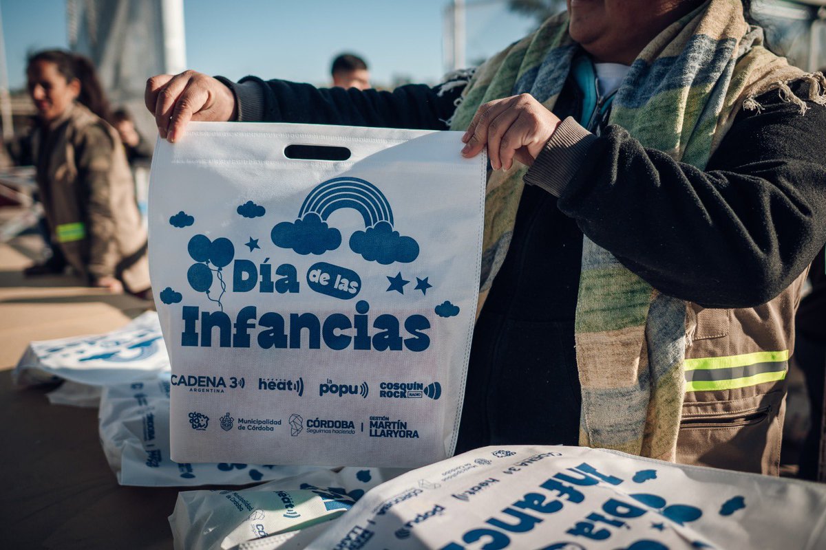 🌟Desde el #EMFyC acompañamos el gran festejo del Día de las Infancias en el Estadio Mario Alberto Kempes, garantizando que cada familia pudiera disfrutar de una celebración autorizada, alegre, divertida y en comunidad. 🎉

#MuniCba #DíaDeLasInfancias