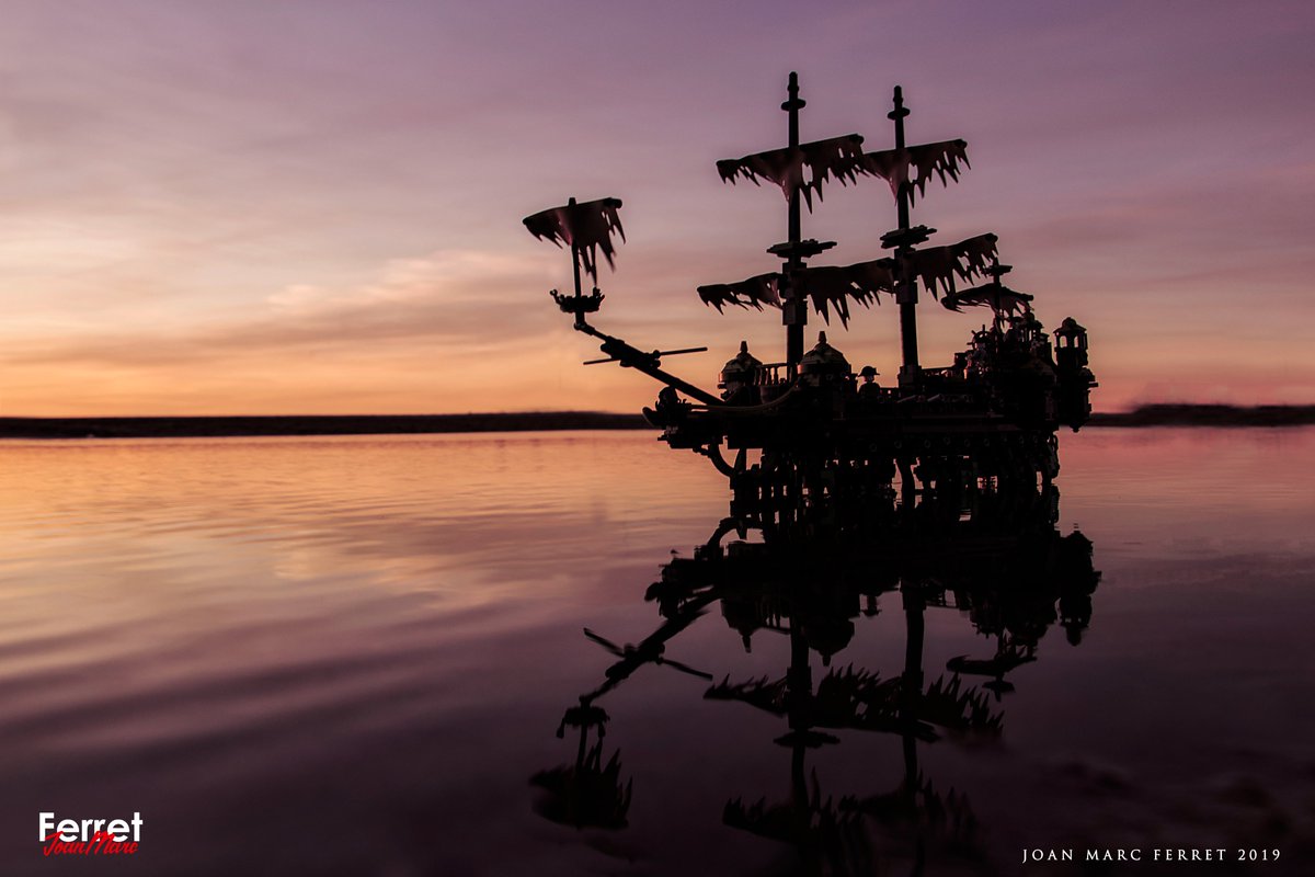 JoanMarcF's tweet image. Photo work arts with #lego @LEGO_Group sunset beach & Silent Mary from #PiratesoftheCaribbean #legomasters #photography #toyphotography 😊🙌
