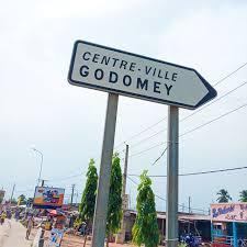 🚔 Bénin : “Opération Coup de Poing” à #Godomey, 78 personnes interpellées ⚡

Du 18 au 24 août 2025, la Police républicaine a mené une vaste opération à Godomey pour démanteler ghettos et réseaux criminels. Le bilan est lourd :

🔹 13 ghettos détruits
🔹 78 personnes