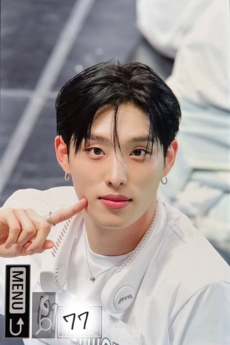 p1ecebaby's tweet photo. 아무리봐도이사람있을곳이백상아니면청룡인데
세트장잘못들어온거아냐 https://t.co/Dxzw7ujAm2