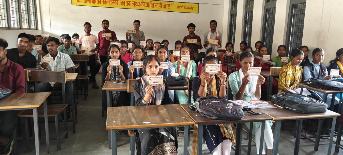 balbeer_pusham's tweet photo. ABVP सोनहत इकाई द्वारा महासद्स्यता अभियान के नियमित प्रमुख महाविद्यालयो में सदस्यता अभियान चलाया गया जिसमें सैकड़ो छात्र छात्राओं ने अभाविप की सदस्यता ली और राष्ट्रीय पुनः निर्माण का संकल्प लिया।

#joinABVP 🚩 https://t.co/g4TrtiFYbo