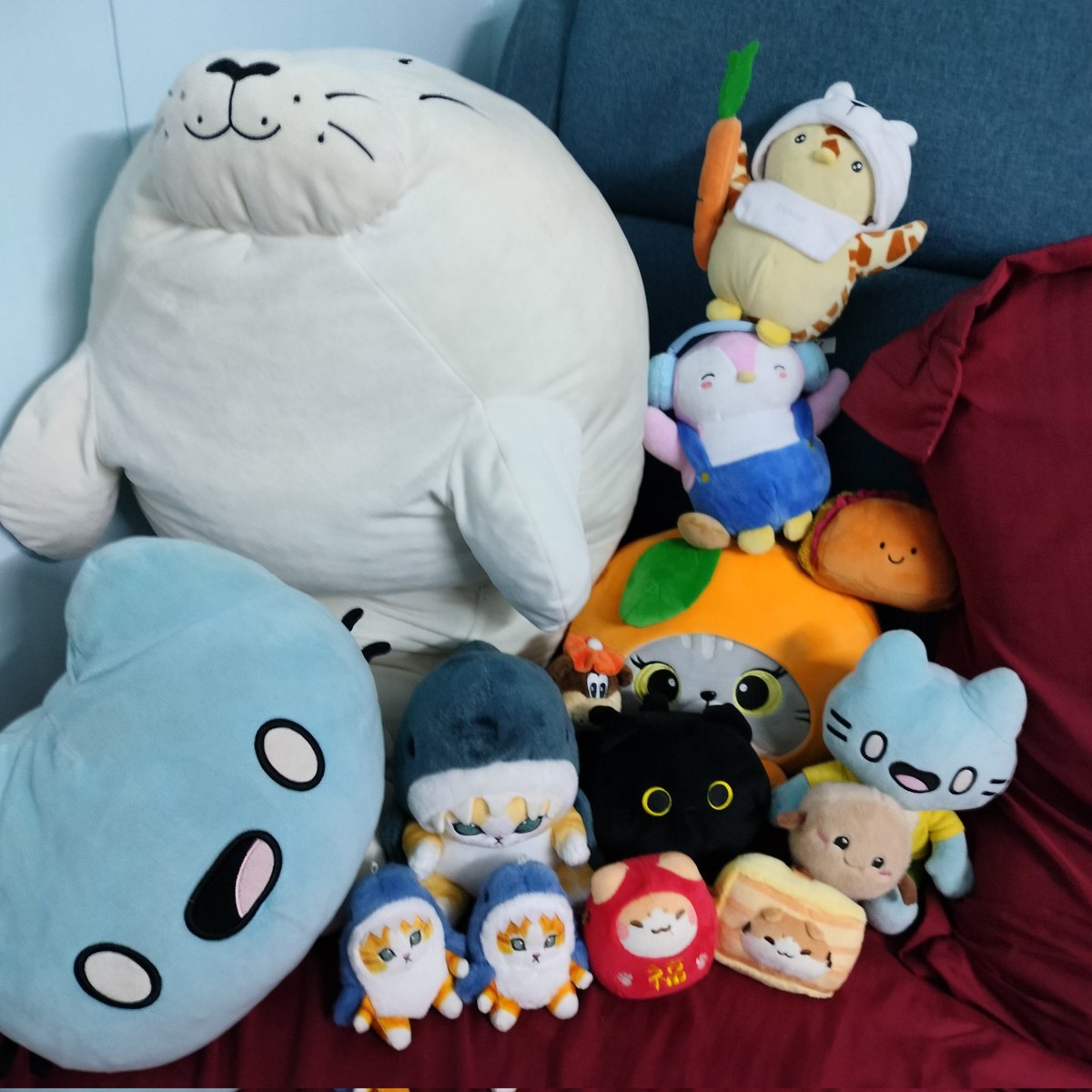 movie nite with wifey and plushies 🥰
