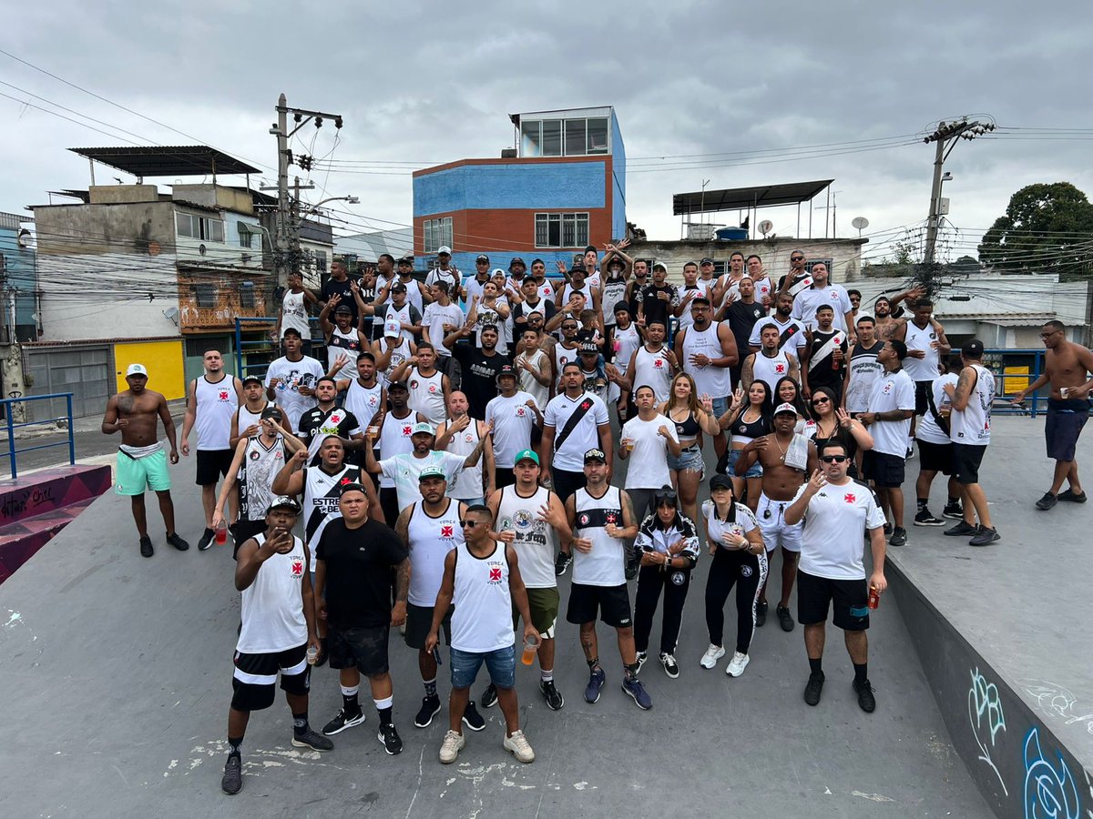 " ANDE COM NÓS, OU CORRA DE NÓS "