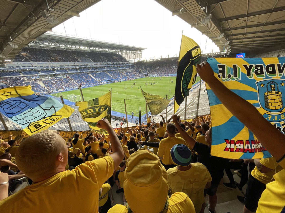 OscarTingager's tweet photo. Søger en ekstra billet til torsdag! Lige meget hvor det er på stadion💙💛#brøndby #bif https://t.co/PNVBBkKYRn