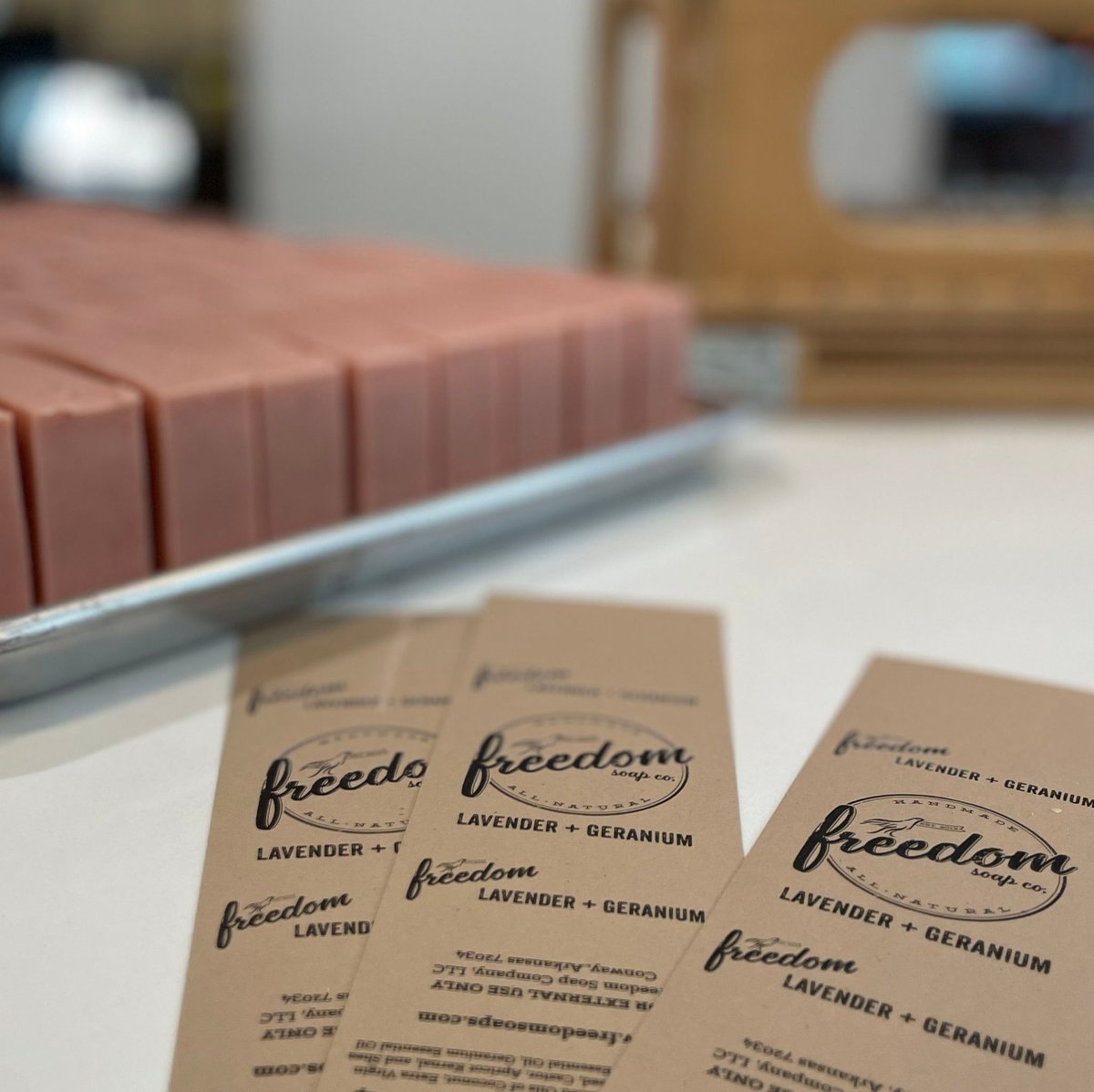 We use only pure, therapeutic essential oils and botanical ingredients. Never synthetic fragrances or dyes, so your skin gets clean without compromise. 

🧼 Shop our handmade soap 👉 freedomsoaps.com/collections/ha… 
#AllNaturalSkincare #HandMade #SelfCare