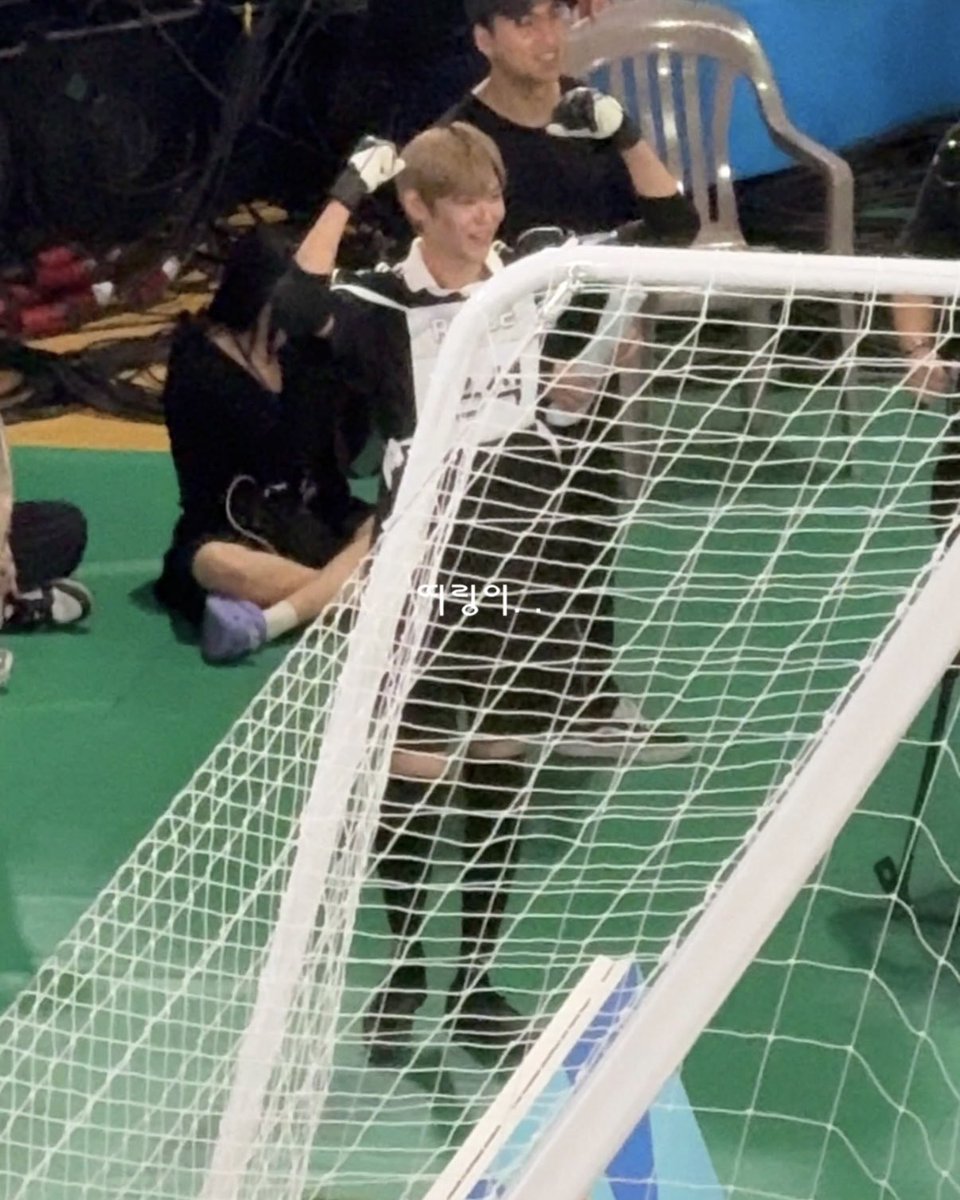 ddiringes's tweet photo. 은석 ㅜㅜ
밤똘즈가골넣엇을때                         못넣엇을때 https://t.co/QWvNb6FGoF