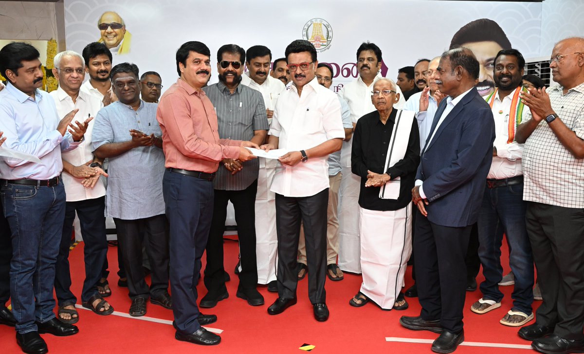 Udayakumar (@udayanews) on Twitter photo சென்னை இதழியல் கல்லூரி முதல்வர் (ஆக,25)தொடங்கி வைத்தார் <a href="/sunnewstamil/">Sun News</a> தலைமை ஆசிரியர் <a href="/GunasekaranMu/">மு.குணசேகரன் M.Gunasekaran</a> ராம்நாத் கோயங்கா விருது பெற்றார் பரிசுத்தொகை 1 லட்சத்துடன் சேர்த்து 1 லட்சத்து 10 ஆயிரம் ரூபாய் காசோலையை இராம.திரு.சம்பந்தம் நினைவு அறநல்கை அமைக்க <a href="/mkstalin/">M.K.Stalin</a> அவர்களிடம் வழங்கினார் சென்னை இதழியல் கல்லூரி முதல்வர் (ஆக,25)தொடங்கி வைத்தார் <a href="/sunnewstamil/">Sun News</a> தலைமை ஆசிரியர் <a href="/GunasekaranMu/">மு.குணசேகரன் M.Gunasekaran</a> ராம்நாத் கோயங்கா விருது பெற்றார் பரிசுத்தொகை 1 லட்சத்துடன் சேர்த்து 1 லட்சத்து 10 ஆயிரம் ரூபாய் காசோலையை இராம.திரு.சம்பந்தம் நினைவு அறநல்கை அமைக்க <a href="/mkstalin/">M.K.Stalin</a> அவர்களிடம் வழங்கினார்