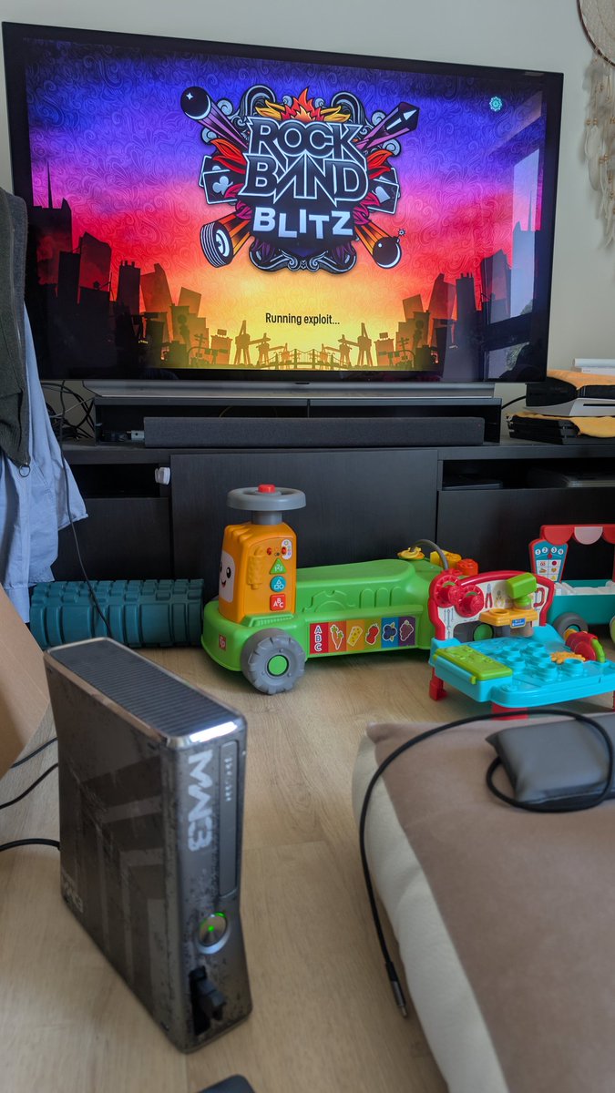 hitmanmcc's tweet photo. I decided to try out BadUpdate on my Xbox 360 consoles. I've got to say, that it worked quite well. The badupdater tool makes it really easy to create the drive with everything needed. Still, I'm going to eventually RGH the 360E.
#Xbox #BadUpdate https://t.co/fJeAl1NCKX