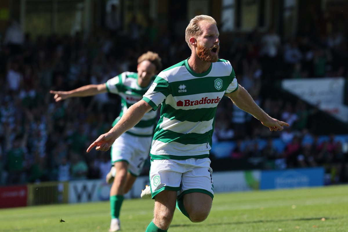 Its all go down here as Yeovil storm to a 2-0  lead within half an hour <a href="/gloverscast/">Gloverscast 🎙⚽️💚</a>