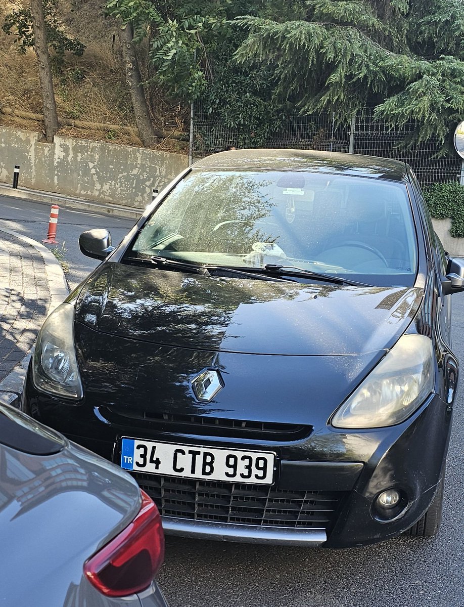 Özgür Ekşi (@eksiozgur) on Twitter photo Bu sürücü Beşiktaş Levazım mh bu köşeye dönüşü zorlayacak şekilde partk ediyor. Öncama koyduğu şapkaya göre kendisi polismiş. Artık meslektaşınız mı, yoksa kimse dokunmasın diye polis taklidi yapmanın suç olduğunu bilmeyen biri mi siz bulursunuz artık. <a href="/TrafikEgm/">EGM Trafik</a> <a href="/TC_istanbul/">TC İstanbul Valiliği</a> Bu sürücü Beşiktaş Levazım mh bu köşeye dönüşü zorlayacak şekilde partk ediyor. Öncama koyduğu şapkaya göre kendisi polismiş. Artık meslektaşınız mı, yoksa kimse dokunmasın diye polis taklidi yapmanın suç olduğunu bilmeyen biri mi siz bulursunuz artık. <a href="/TrafikEgm/">EGM Trafik</a> <a href="/TC_istanbul/">TC İstanbul Valiliği</a>