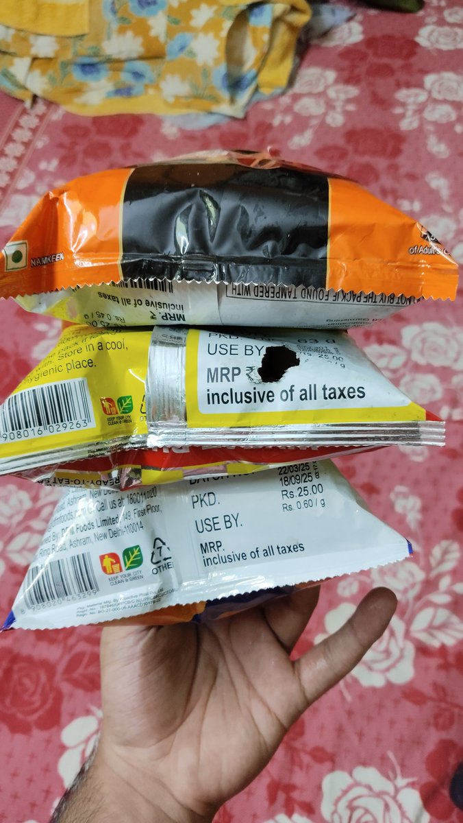AtrijoM's tweet photo. The chips packet that has been delivered to me is damaged and has a hole in it.
Order Id:17561304530554602A
@JioMart_Support @JioMart https://t.co/cStrSypXxd