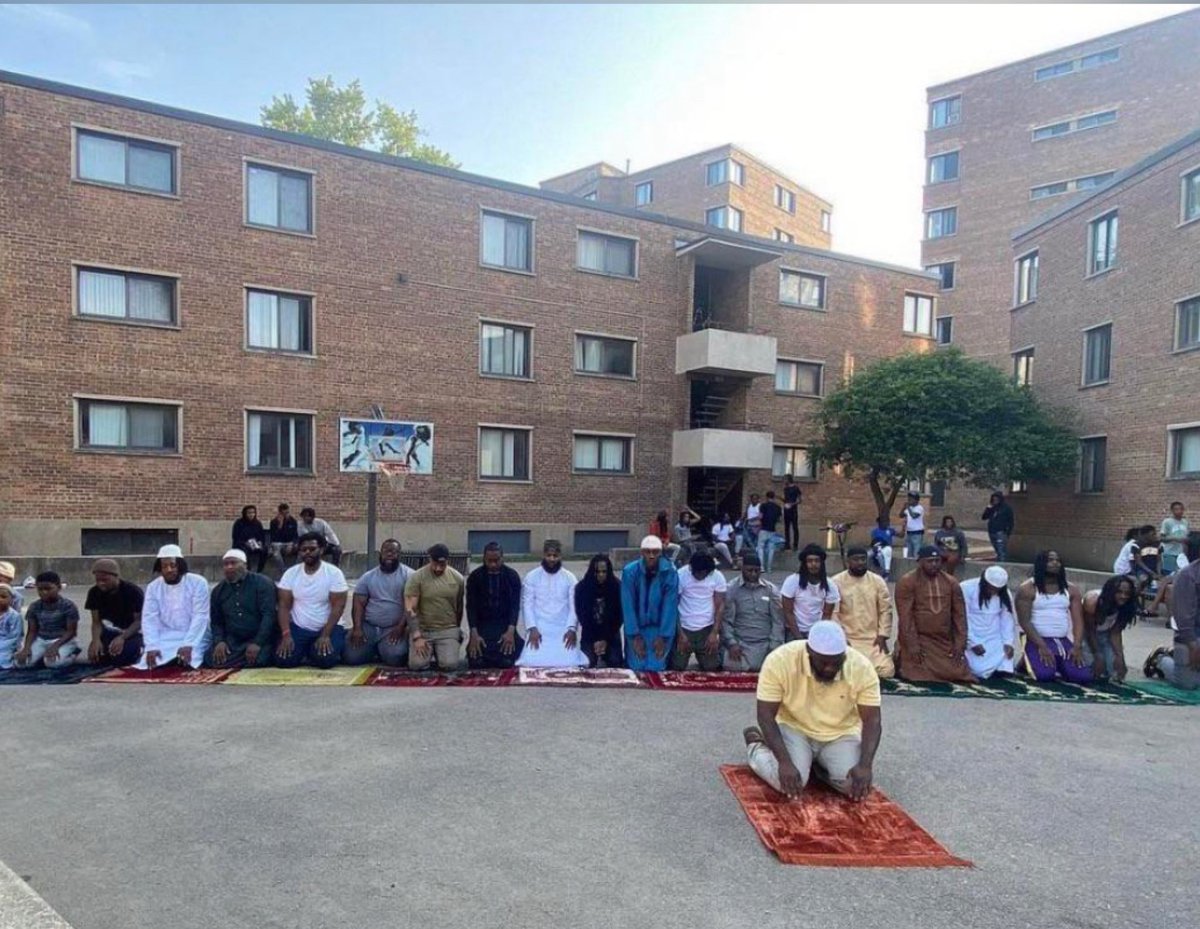 josephMuztich's tweet image. This is O-BLOCK, one of the most dangerous hoods in America known for g*ng violence and music.

The people in that hood have vastly accepted islam, abstaining from the filth they were in prior to their conversion ☪️ 

Truly Allah guides whom He wills ❤️‍🩹