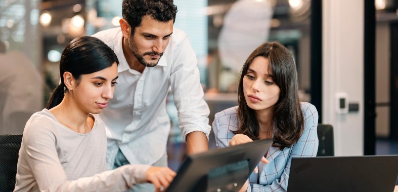 johnmccabe10's tweet image. How to leverage trust and GenAI to foster adaptability and company growth: ukg.inc/4owAIsJ #UKGBlog #GenAI #WeAreUKG