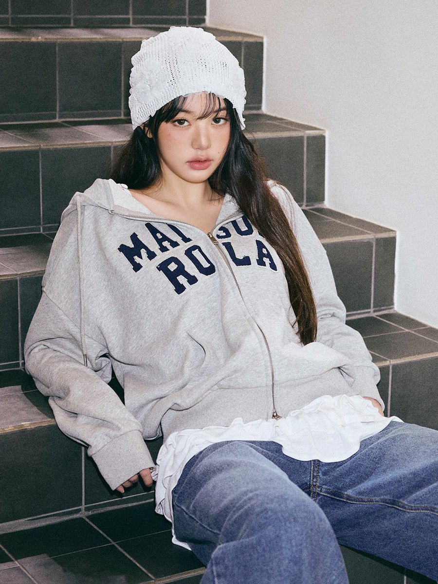woinyie's tweet photo. Stepping into fall with style and grace 😆💖 Jang Wonyoung is giving us all the vibes for Rolarola’s 25 FALL 1ST COLLECTION ‘Unframed’ 📸✨ From her chic pose to that effortless aura, she’s turning every corner into a runway 🌸💫 https://t.co/Zc4lqJzY10