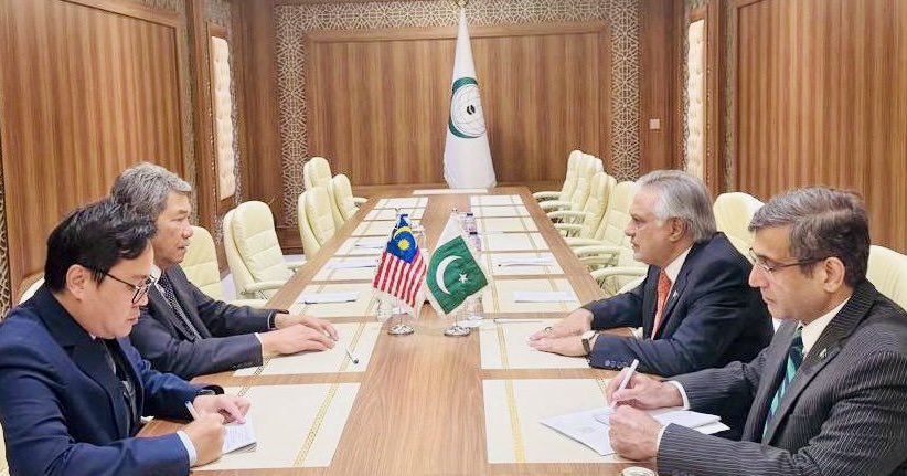 Ishaq Dar (@mishaqdar50) on Twitter photo Happy to meet my brother, FM of Malaysia, Mohamad Haji Hasan <a href="/tokmatn9/">Mohamad Haji Hasan</a>, today on sidelines of 21st extraordinary session of the #OIC CFM.
Expressing our firm solidarity with Palestine and deep concern over the situation in Gaza, we emphasized the urgent need for unhindered Happy to meet my brother, FM of Malaysia, Mohamad Haji Hasan <a href="/tokmatn9/">Mohamad Haji Hasan</a>, today on sidelines of 21st extraordinary session of the #OIC CFM.
Expressing our firm solidarity with Palestine and deep concern over the situation in Gaza, we emphasized the urgent need for unhindered