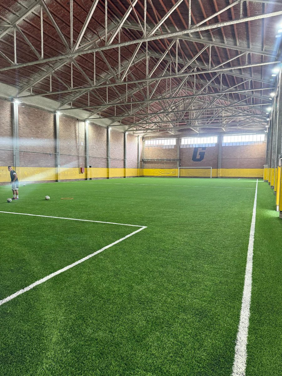 luisherbella's tweet photo. ⚽Las instalaciones de fútbol indoor de GolaGol han sido renovadas con el sistema de césped artificial Domo Sports Grass #Duraforce XSL Combi.
GolaGol, en L'Hospitalet (Barcelona) es un concepto de escuela de fútbol 7 y fútbol 5 muy moderno y amplio que ofrece desde tecnificación https://t.co/1kekb7txUb