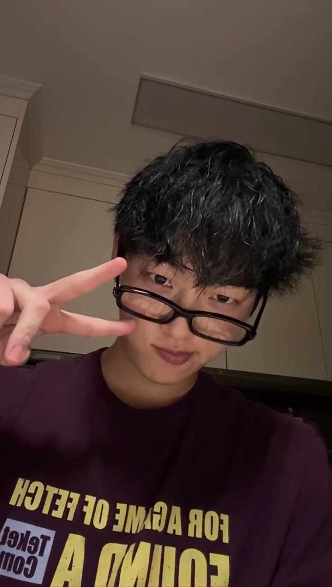 cc___hw's tweet photo. 250825 현우기 셀카타임 🍀🍀🍀 https://t.co/Yn8HzYjlMN