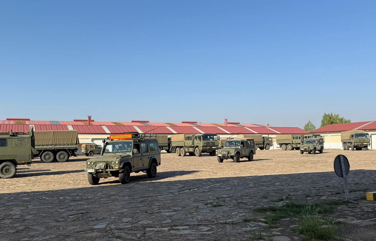 FUTER_ET's tweet image. Desde los acuartelamientos “Conde de Gazola” en #León y “Santocildes” en #Astorga, el Mando de Artillería de Campaña #MACA despliega hacia #Verín (#Ourense) en misión de presencia, vigilancia, disuasión y ayuda a los afectados por los incendios forestales.
#SomostuEjército