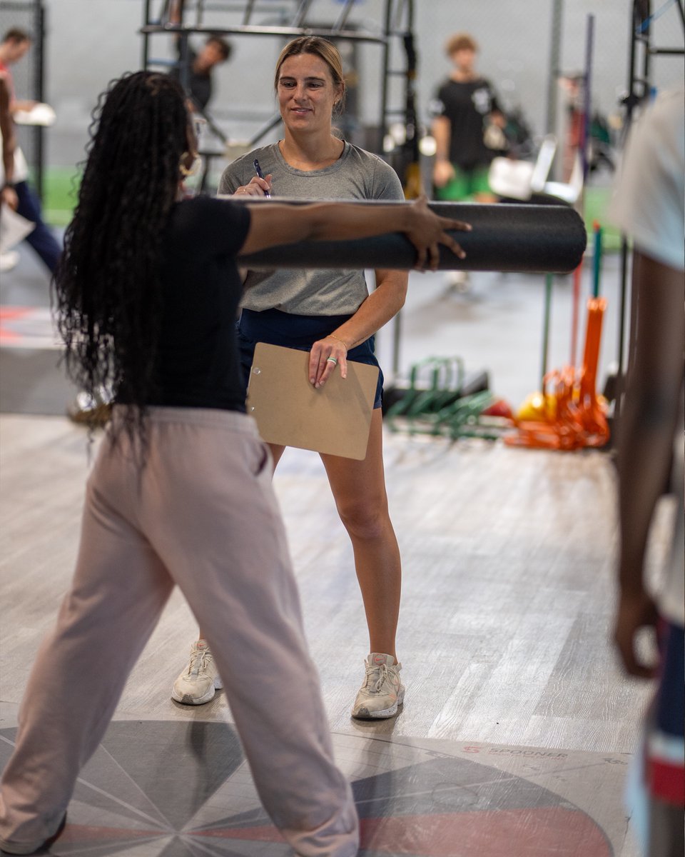 SpoonerPT's tweet image. Athletes from The Phhacility visited the Spooner Sports Institute for athlete screens &amp;amp; sports physicals with our Sports Med team + ASMC physicians Dr. Liles &amp;amp; Dr. Davis.

Success starts with preparation—and that’s our #1 priority this season. 

#SpoonerSports #ASMC #AthleteCare